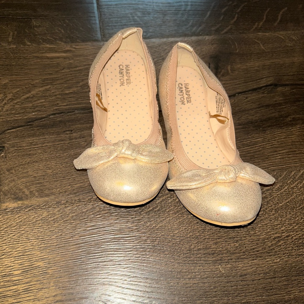 EUC Harper Canyon Gold Ballet Flats size 1